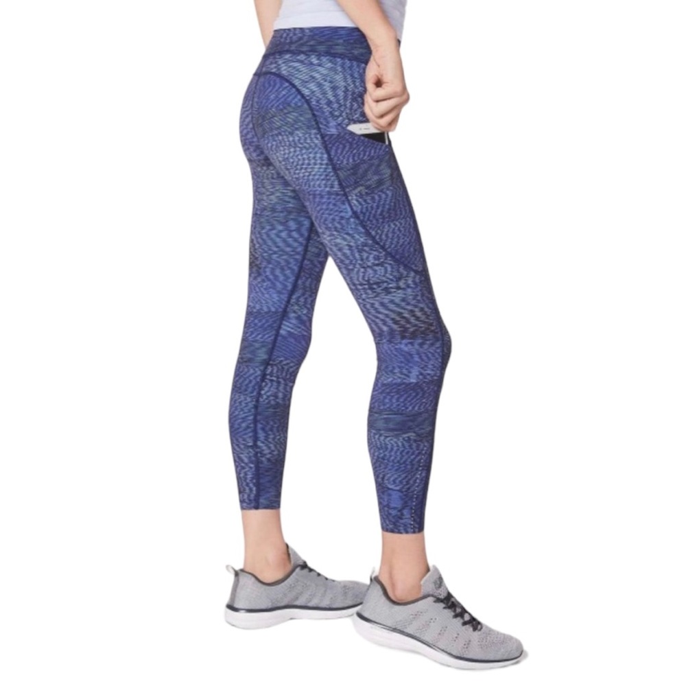 Lululemon Fast & Free 7/8 Tight II *Nulux 25"
Linear Flux Light size 6